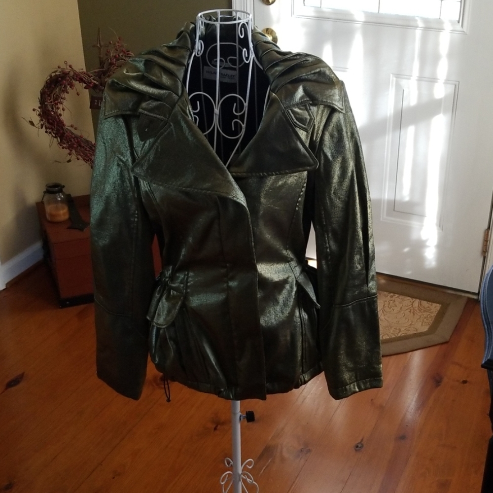 SHE'S ELECTRICIFYING❣️ Stunning metallic olive green jacket - Picture 6 of 8